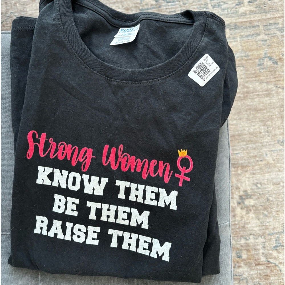 Strong women tee - small